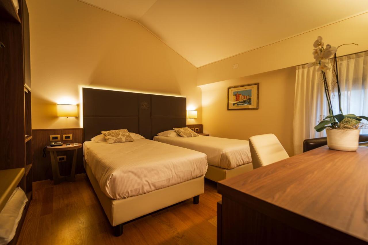 Hotel Alla Torre Кастелфранко Венето Екстериор снимка