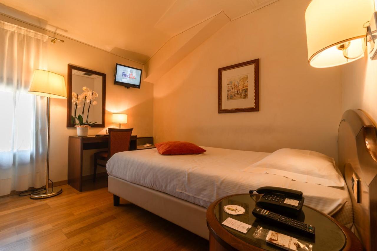 Hotel Alla Torre Кастелфранко Венето Екстериор снимка
